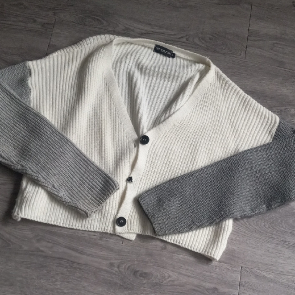 PrettyLittleThing White and Gray Sweater
